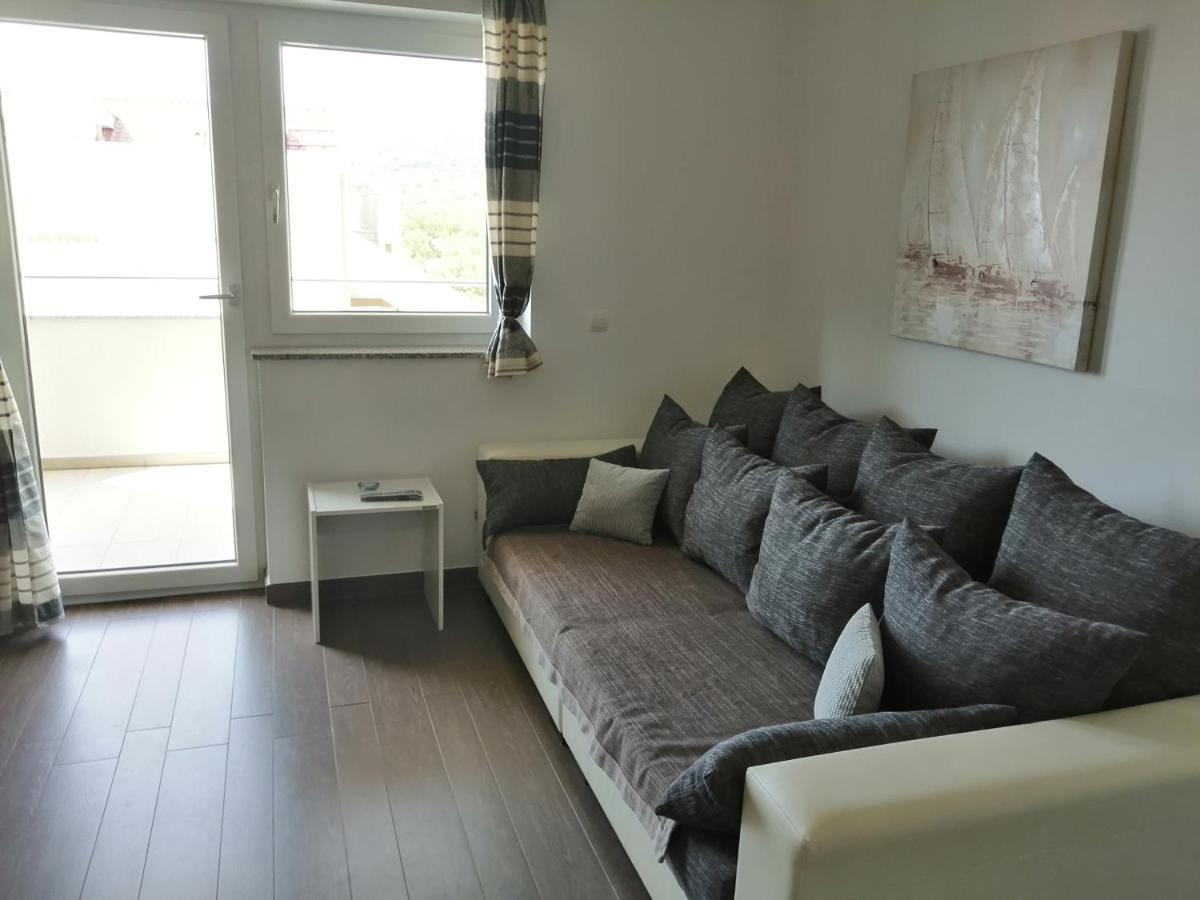 Villa Luce Apartment House Karlobag Exterior foto