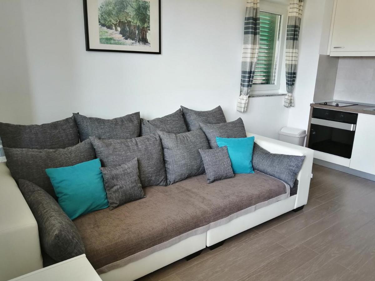 Villa Luce Apartment House Karlobag Exterior foto