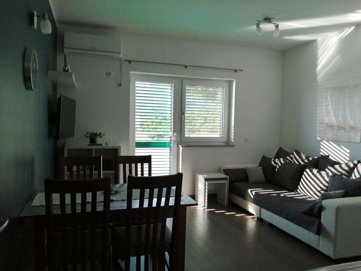Villa Luce Apartment House Karlobag Exterior foto