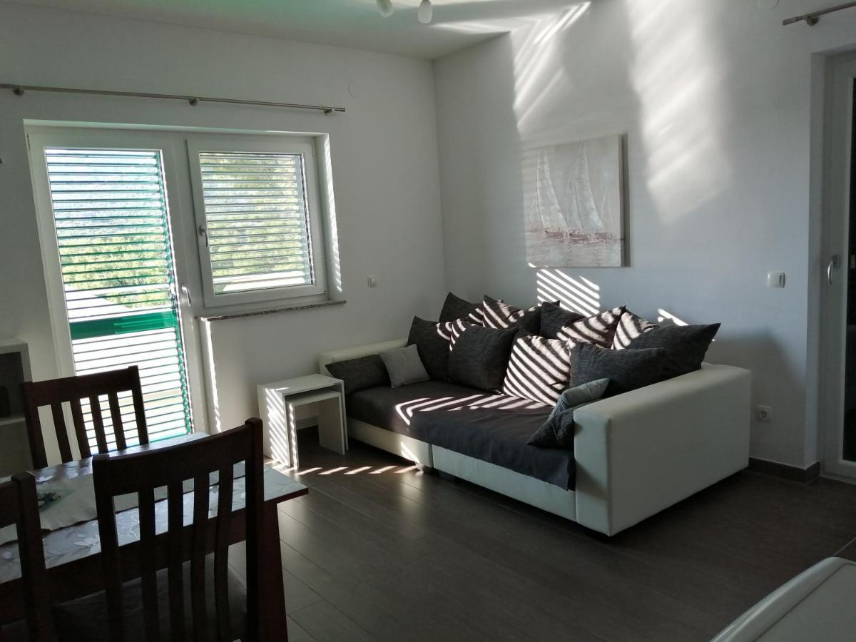 Villa Luce Apartment House Karlobag Exterior foto